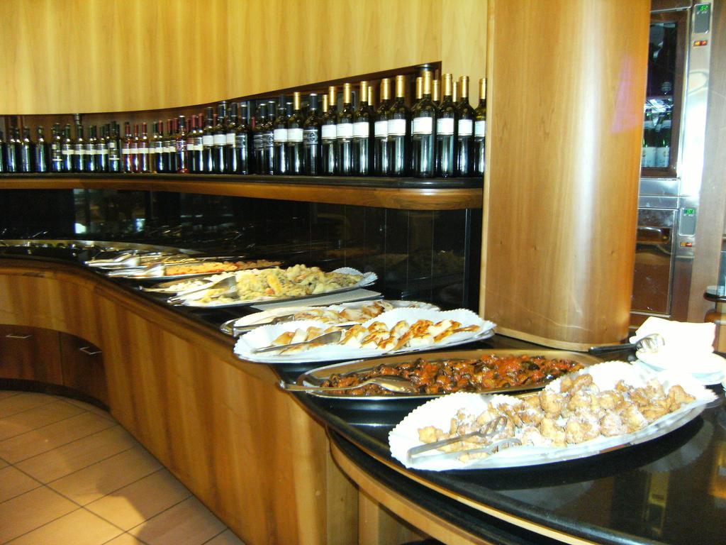 Hotel Europa Бибионе Екстериор снимка