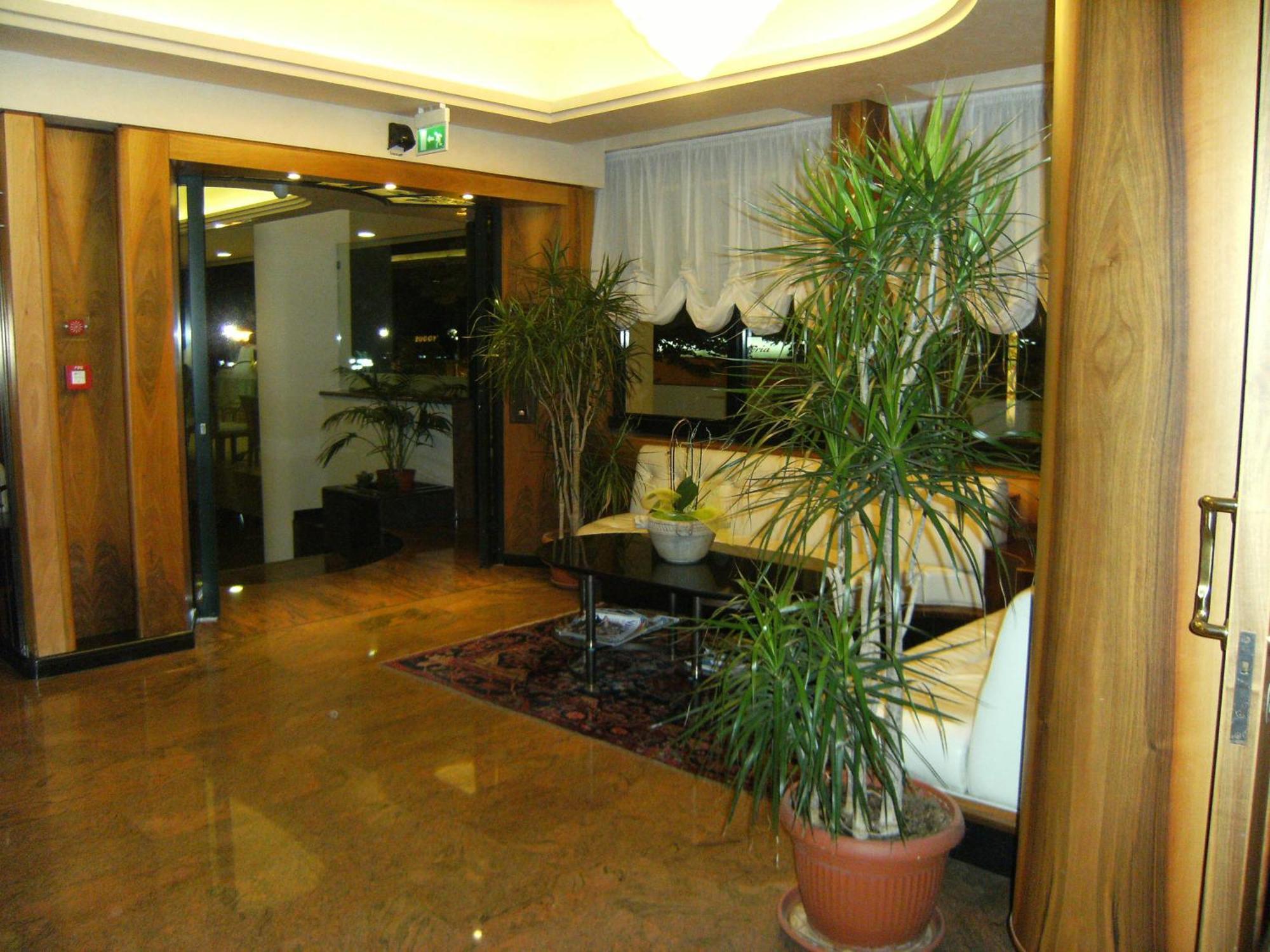 Hotel Europa Бибионе Екстериор снимка